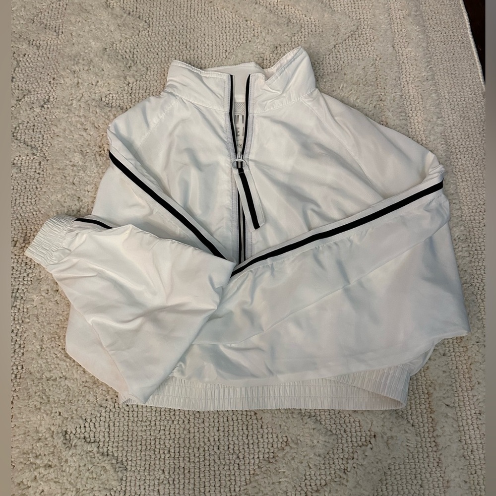 Super cute cropped white wind breaker with small black line detail.